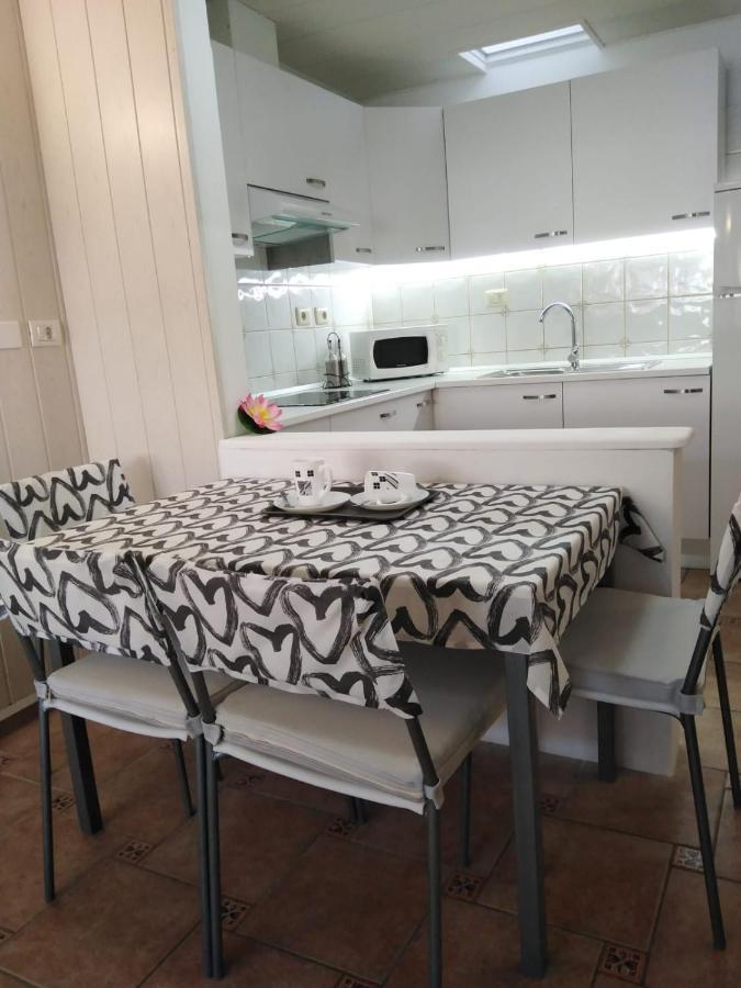 House Lilu - luminoso monolocale Apartment Arona  Exterior foto