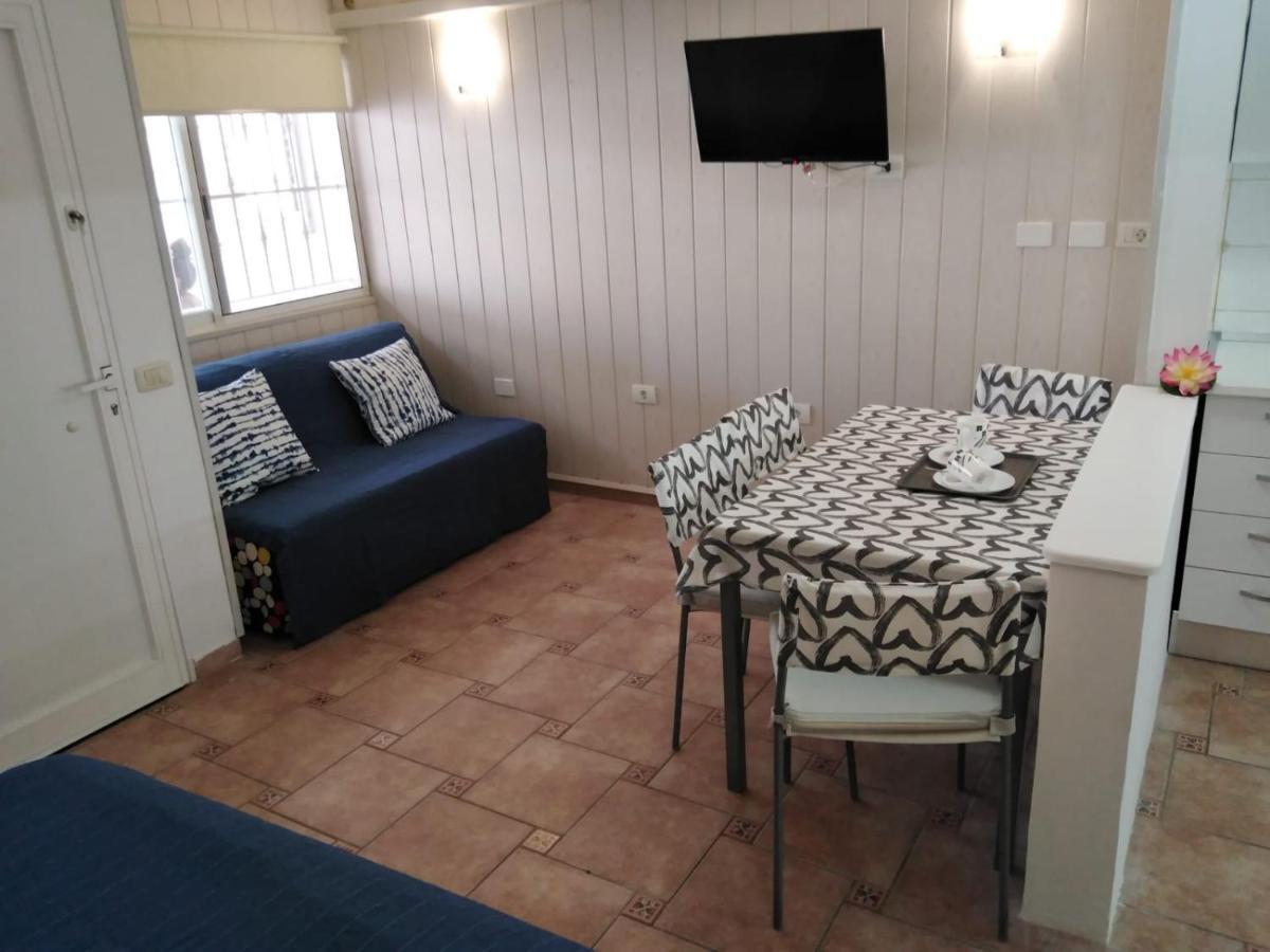 House Lilu - luminoso monolocale Apartment Arona  Exterior foto